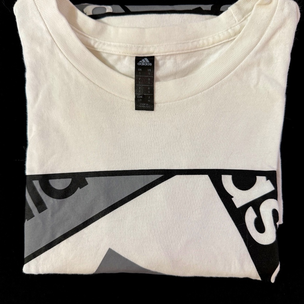 ADIDAS - MEN’S SMALL - GENTLY WORN TEE